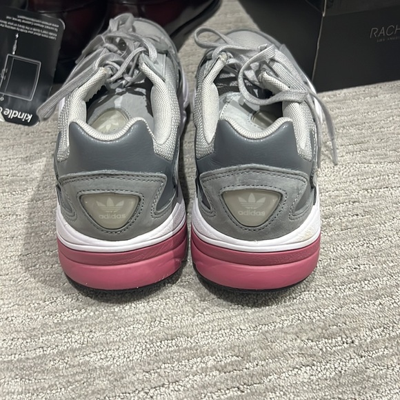 Womens Adidas - Picture 4 of 4